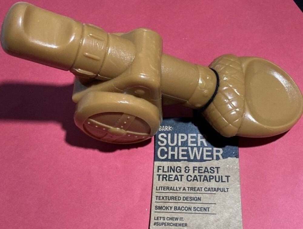Bark Super Chewer Fling & Feast Treat Catapult Smoky Bacon Scent
